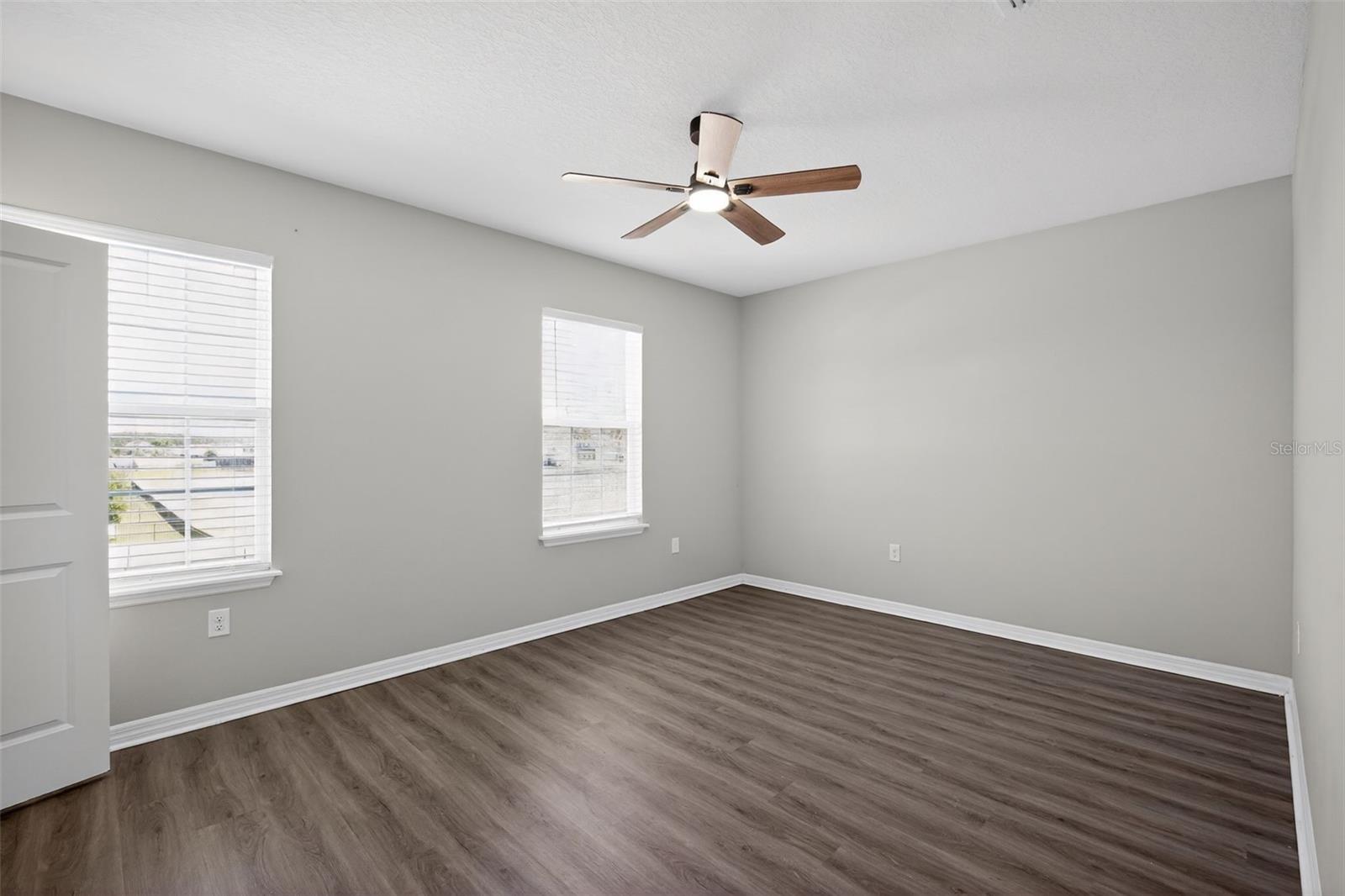 Image 19 of 32 For 15394 Sweet Springs Bend