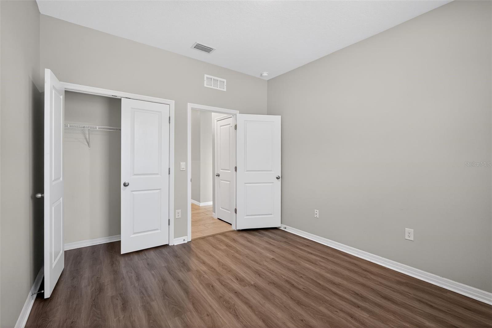 Image 20 of 32 For 15394 Sweet Springs Bend