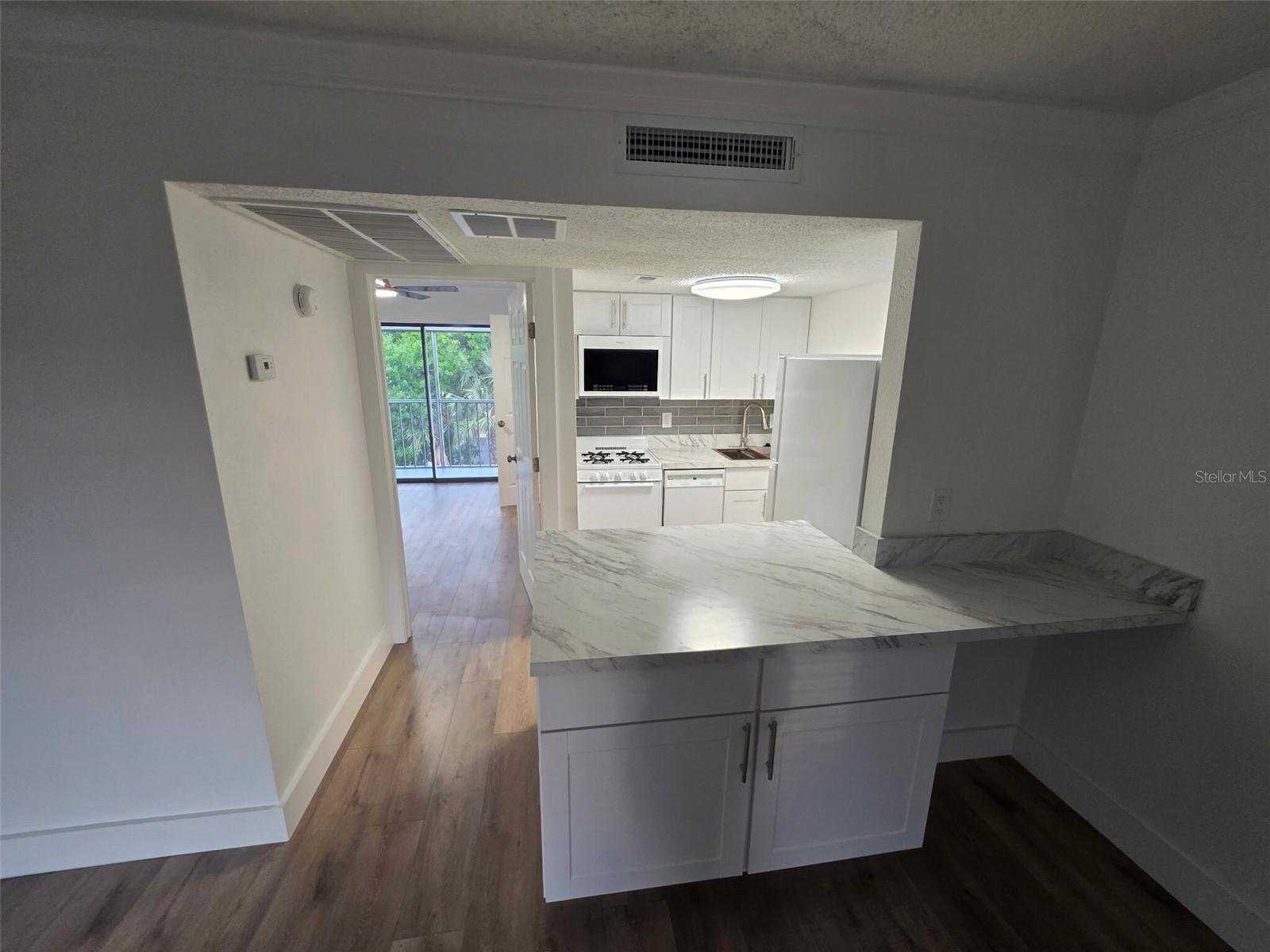 Image 10 of 42 For 139 Oyster Bay Circle 300