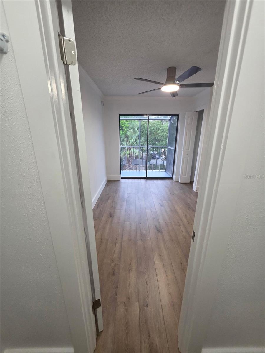 Image 19 of 42 For 139 Oyster Bay Circle 300
