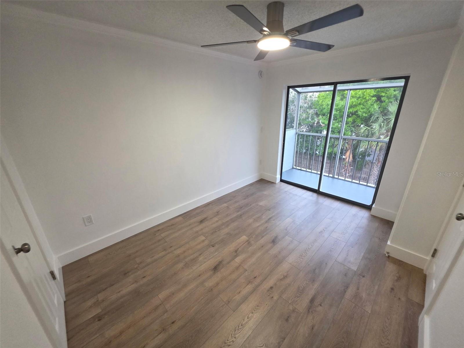 Image 20 of 42 For 139 Oyster Bay Circle 300