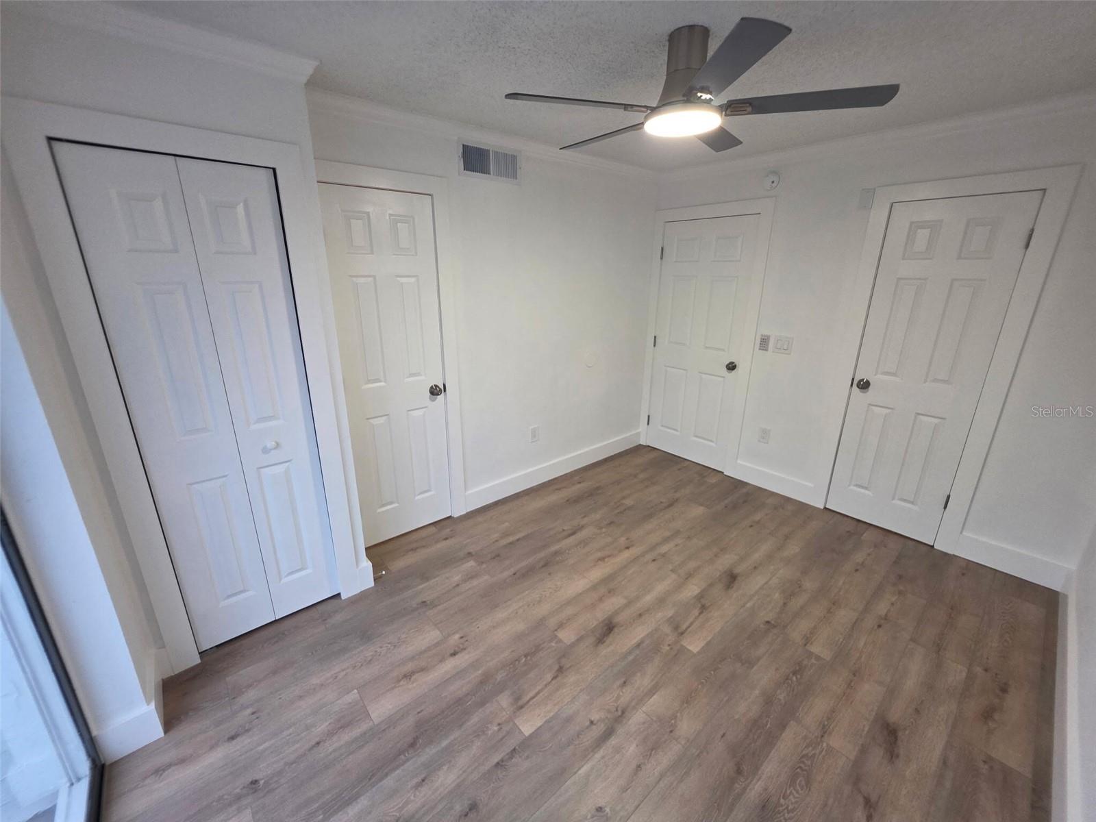 Image 24 of 42 For 139 Oyster Bay Circle 300
