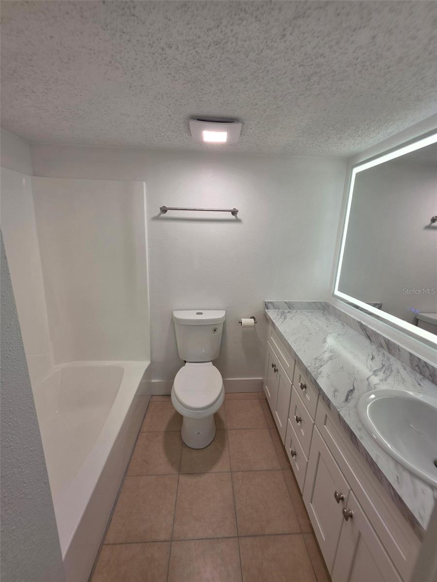 Image 25 of 42 For 139 Oyster Bay Circle 300