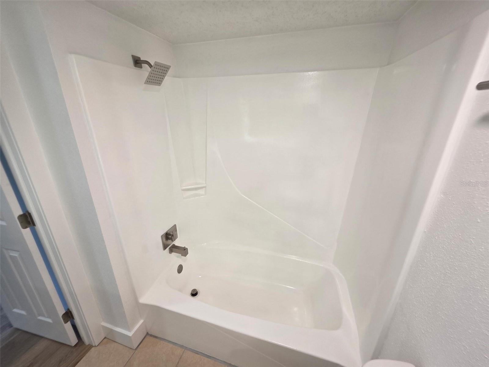 Image 26 of 42 For 139 Oyster Bay Circle 300