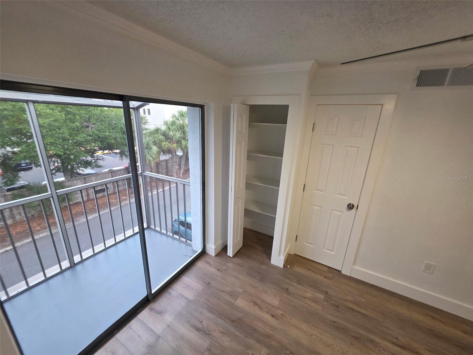 Image 28 of 42 For 139 Oyster Bay Circle 300