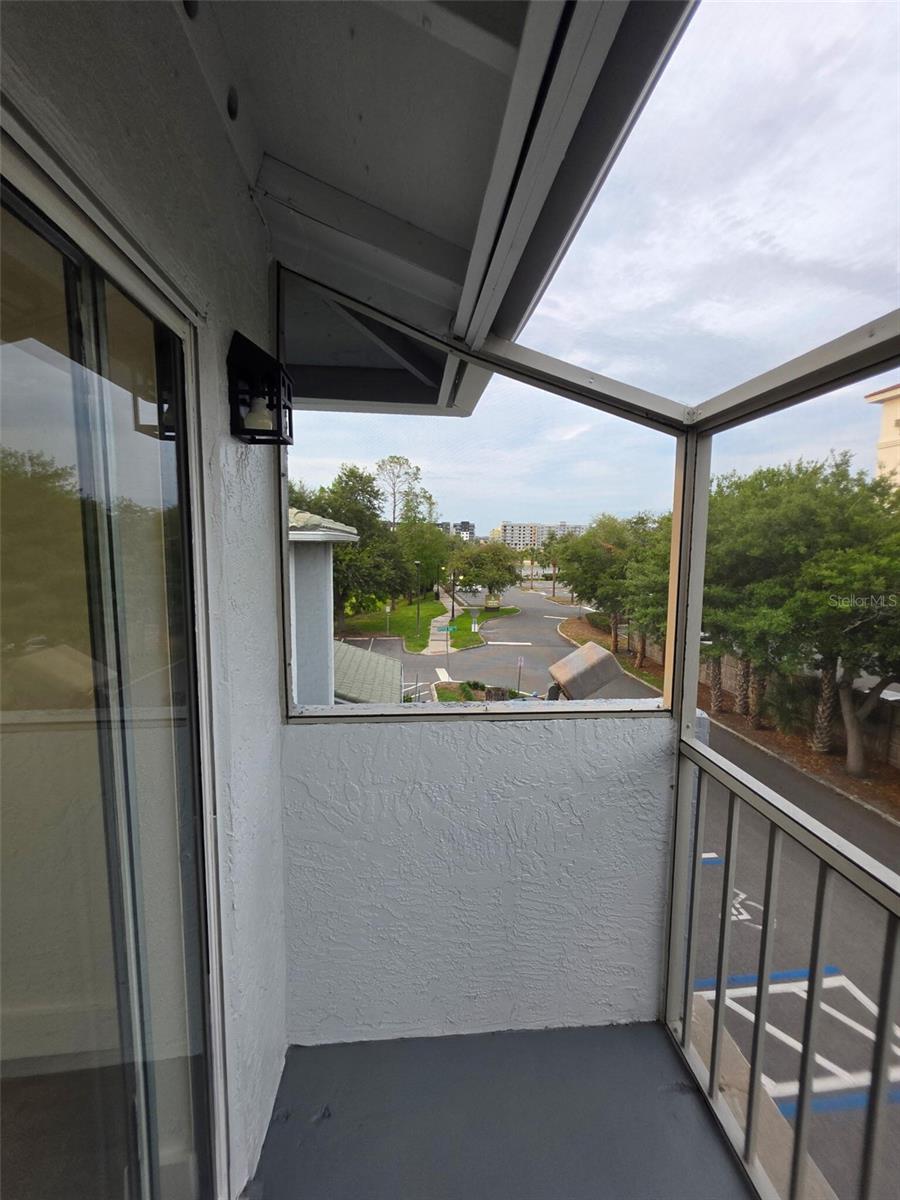 Image 33 of 42 For 139 Oyster Bay Circle 300