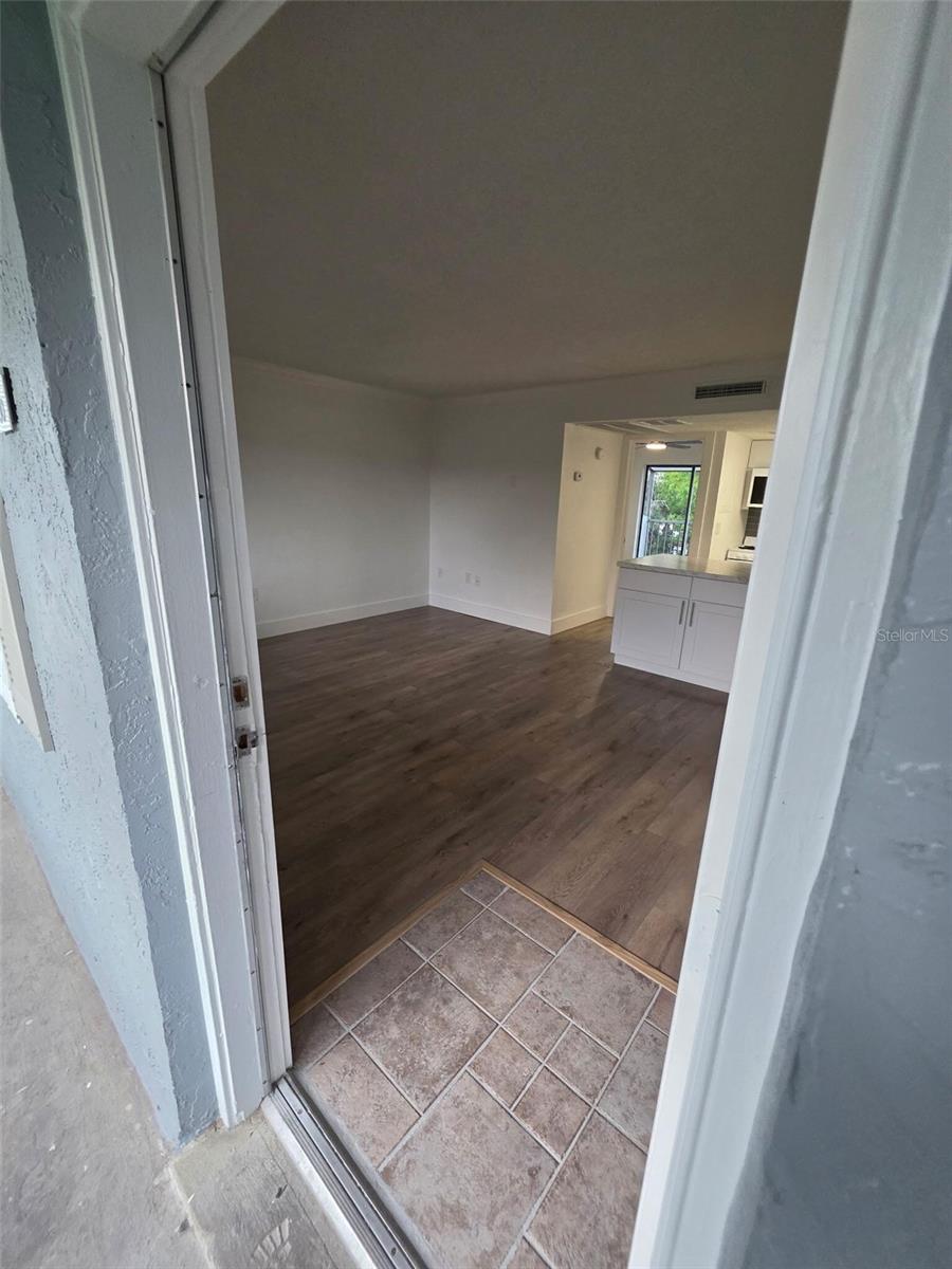Image 4 of 42 For 139 Oyster Bay Circle 300