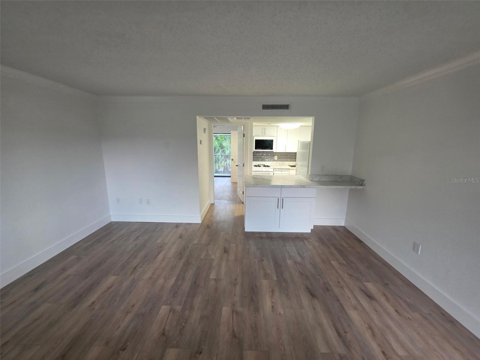 Image 6 of 42 For 139 Oyster Bay Circle 300