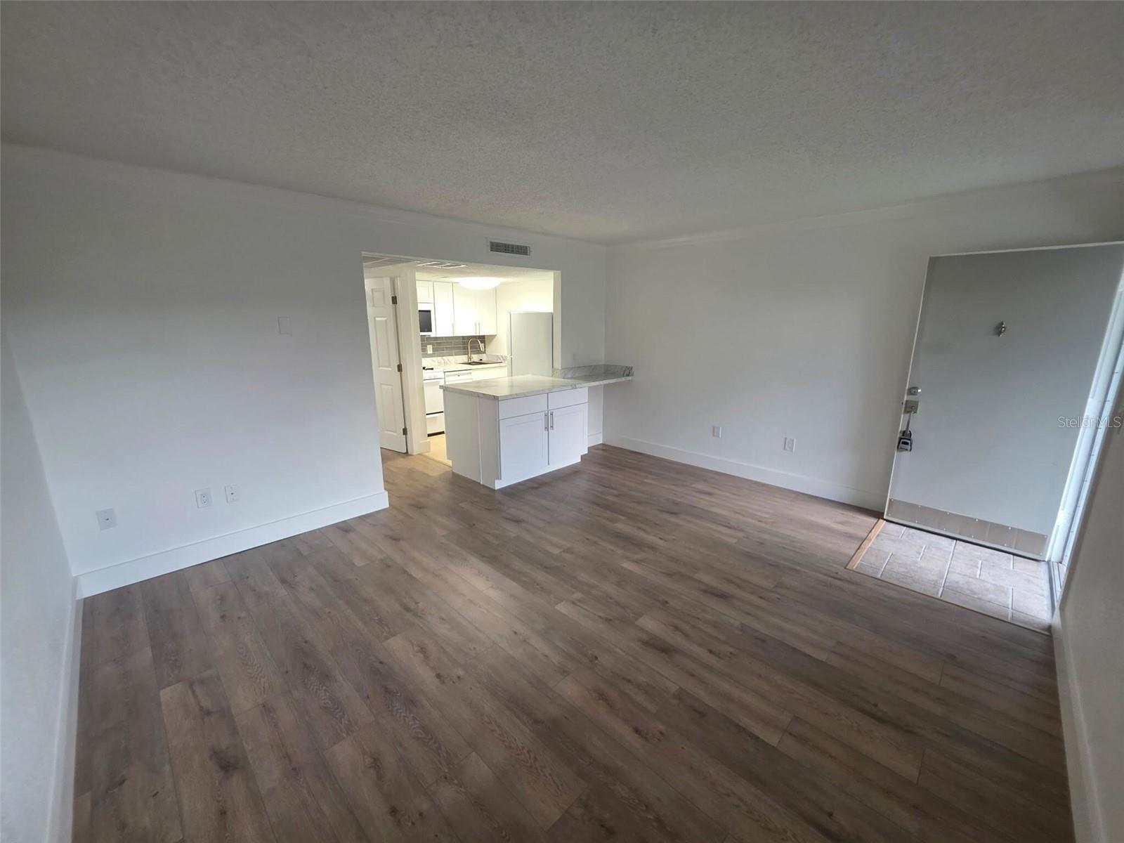 Image 7 of 42 For 139 Oyster Bay Circle 300