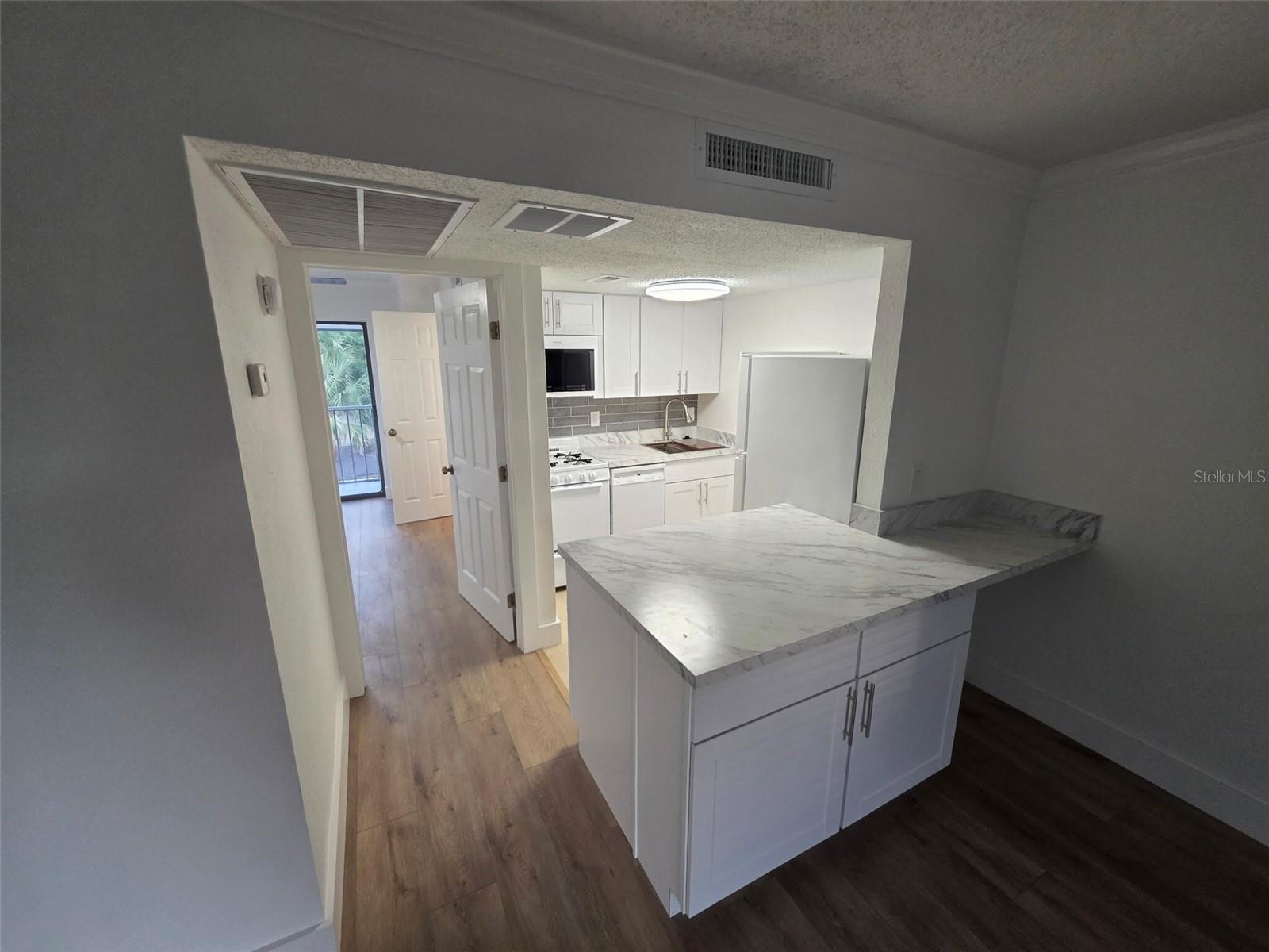 Image 9 of 42 For 139 Oyster Bay Circle 300
