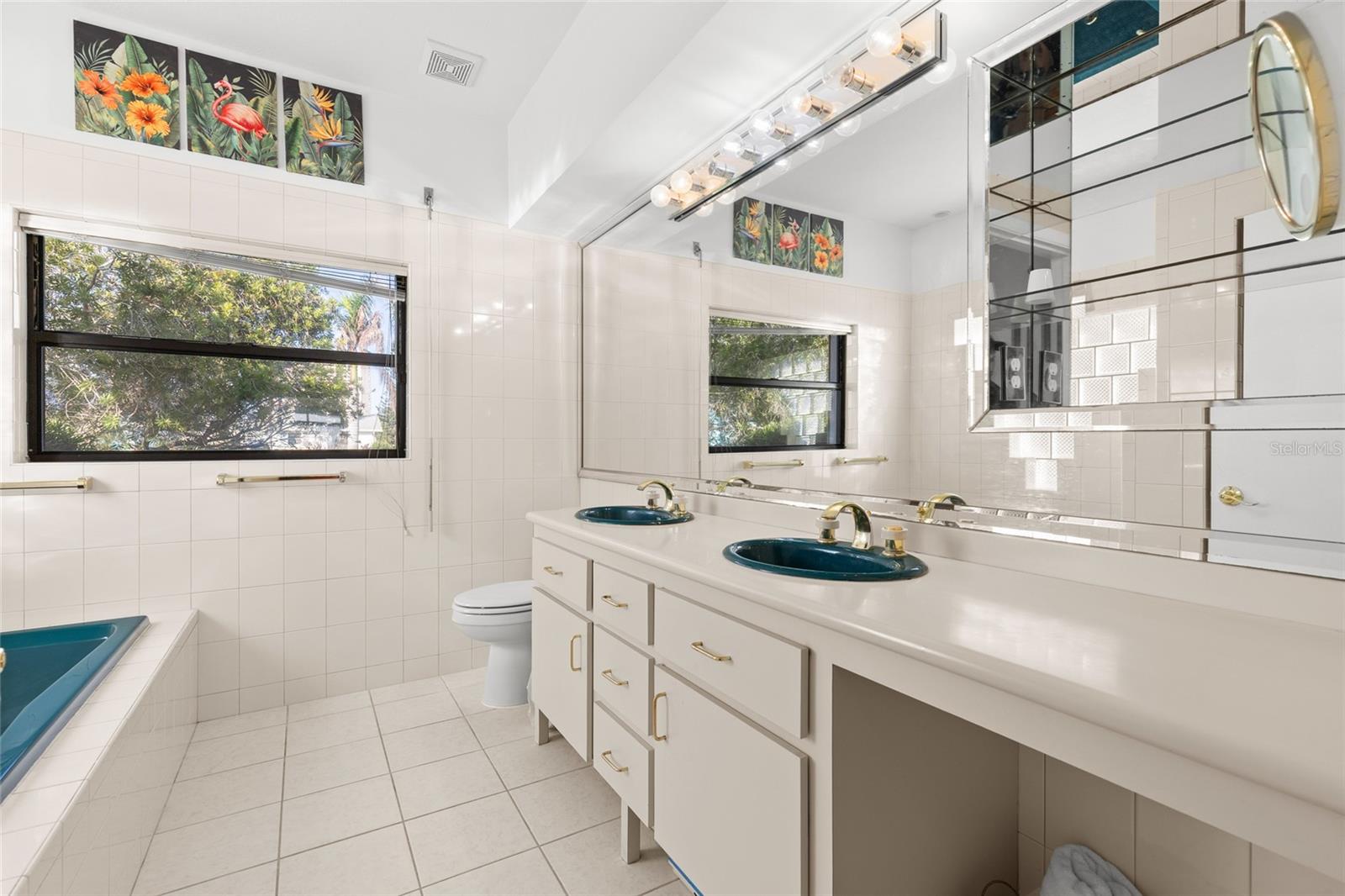 Image 35 of 93 For 122 Coral Way