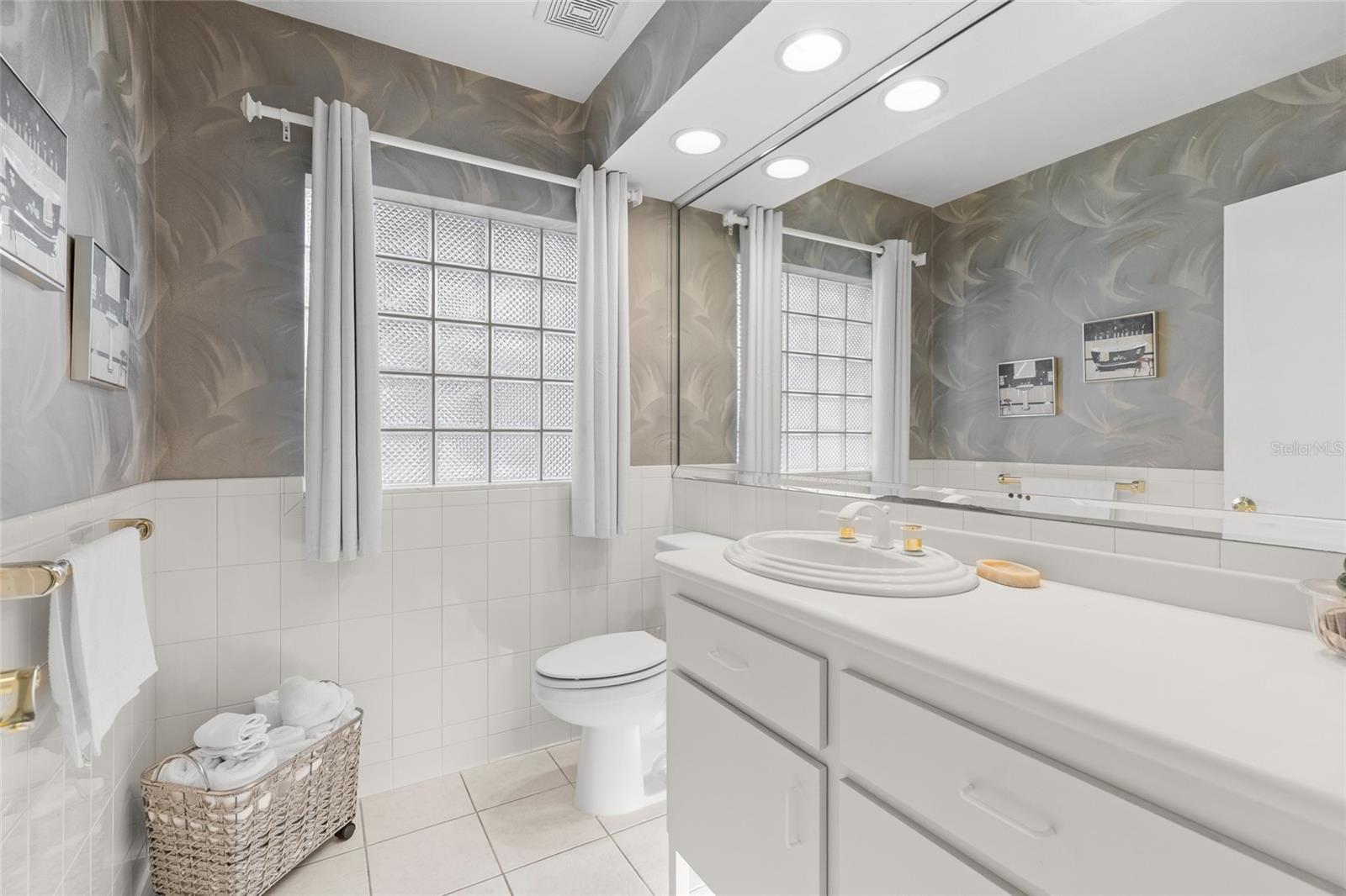 Image 39 of 93 For 122 Coral Way