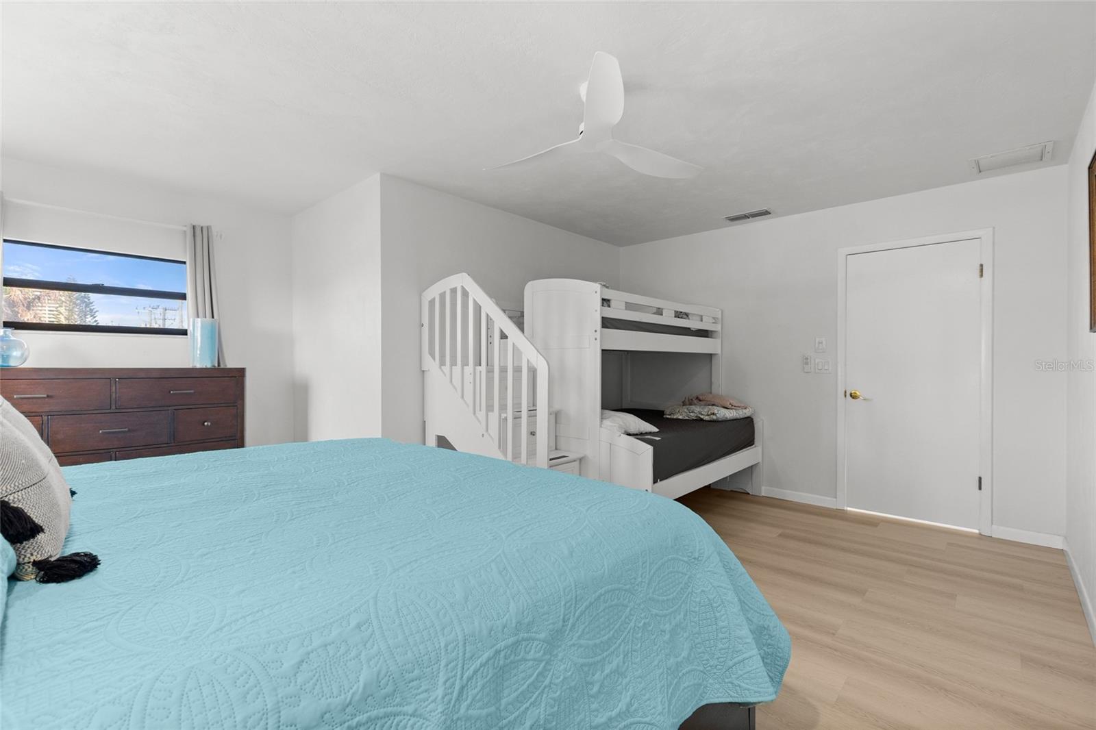 Image 43 of 93 For 122 Coral Way