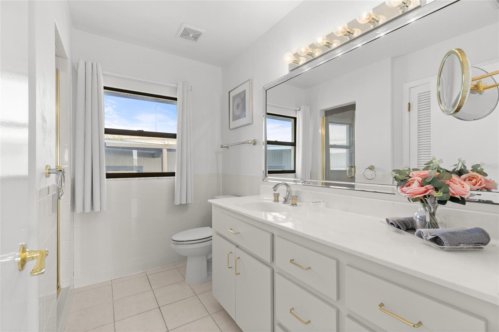 Image 44 of 93 For 122 Coral Way