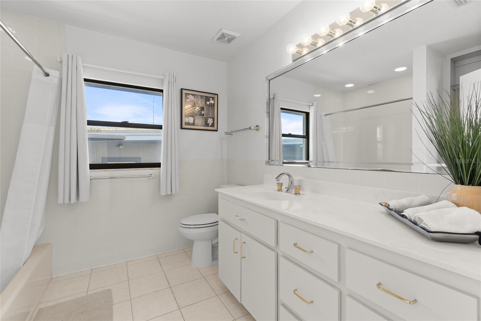 Image 48 of 93 For 122 Coral Way