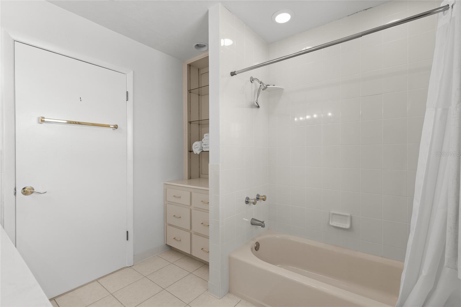 Image 49 of 93 For 122 Coral Way