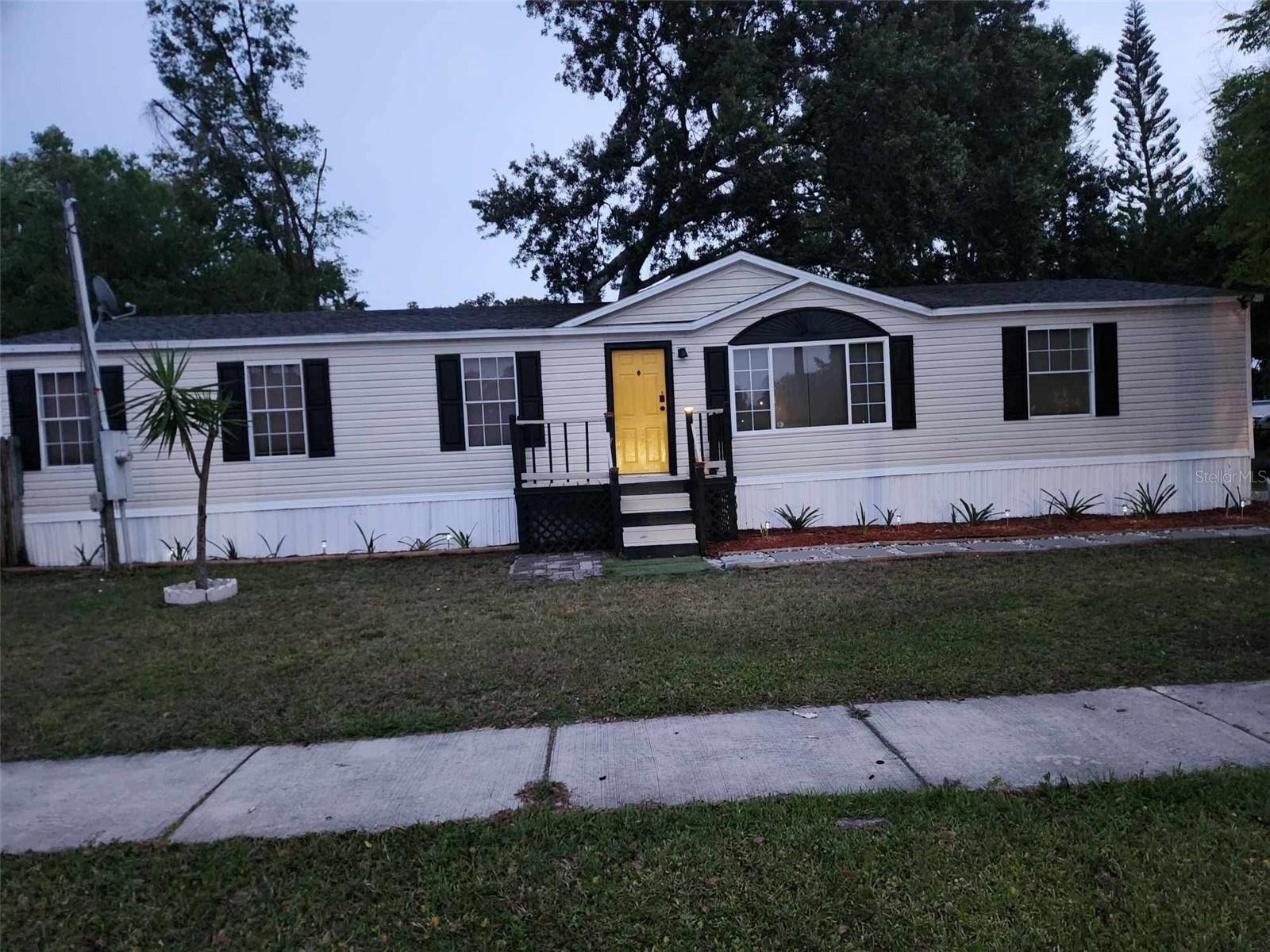 Image 2 of 34 For 9653 4th Avenue