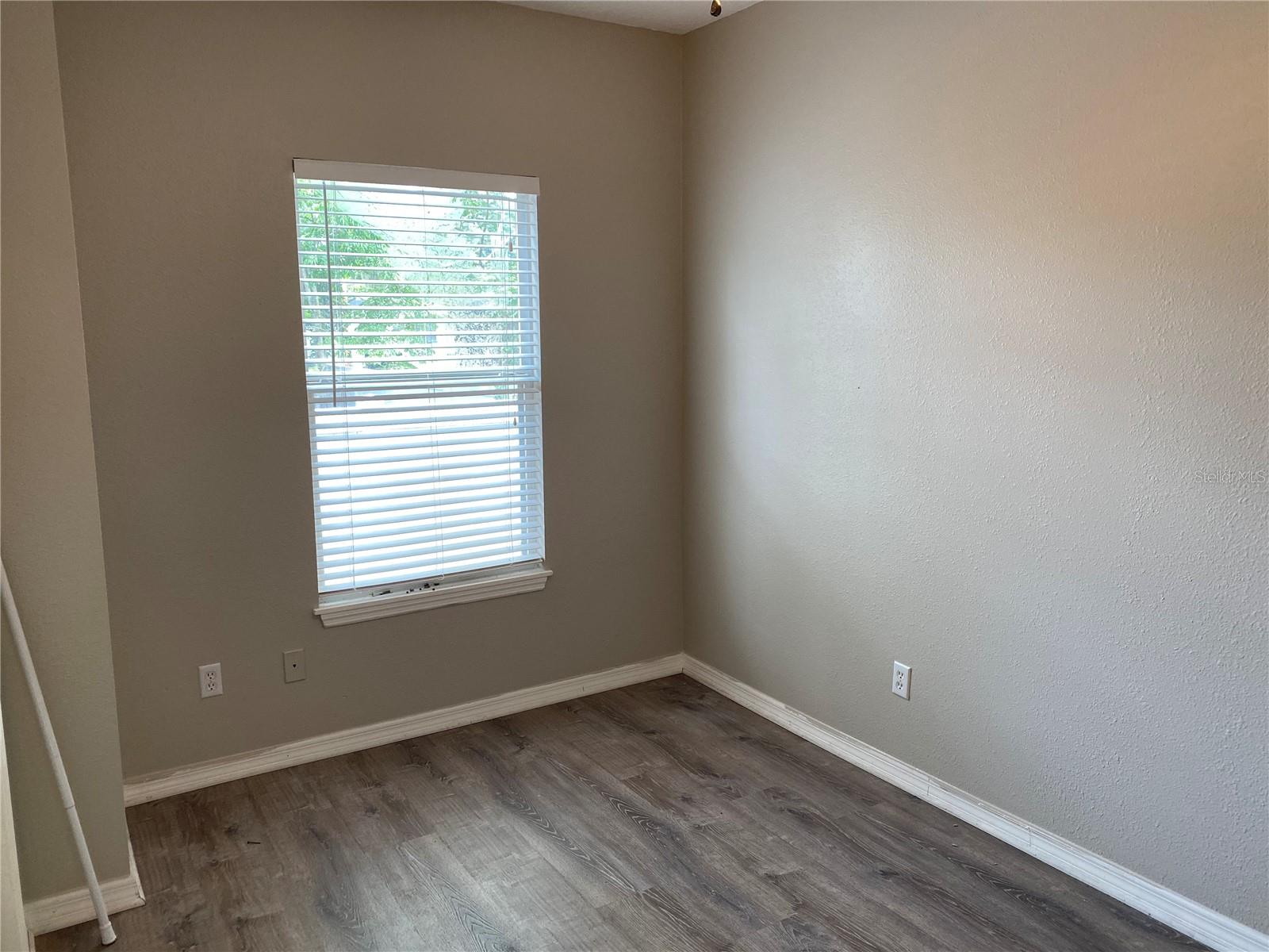 Image 11 of 12 For 2115 Fern Creek Avenue Front Unit