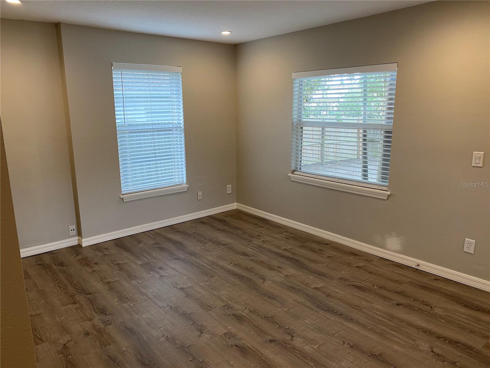 Image 3 of 12 For 2115 Fern Creek Avenue Front Unit
