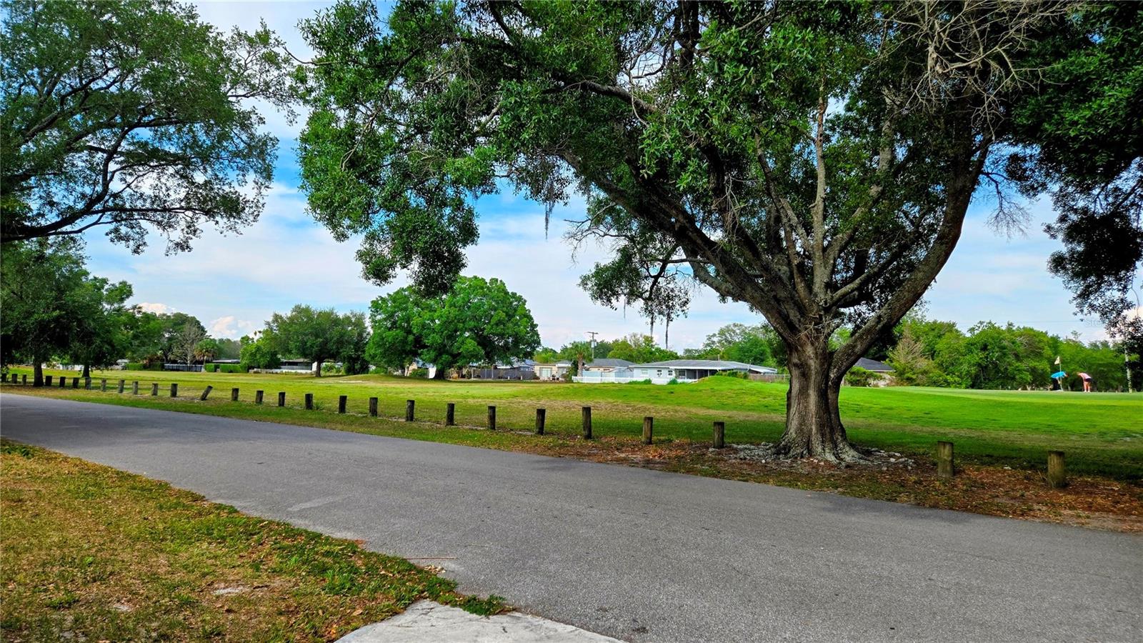 Image 2 of 3 For 10206 Oakleaf Avenue