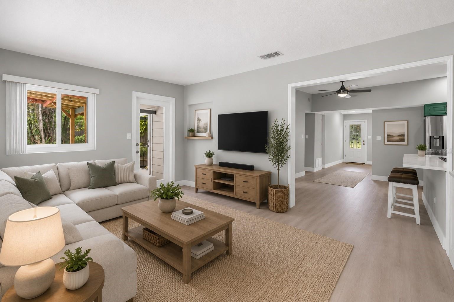 Image 13 of 39 For 2215 Woodcrest Drive