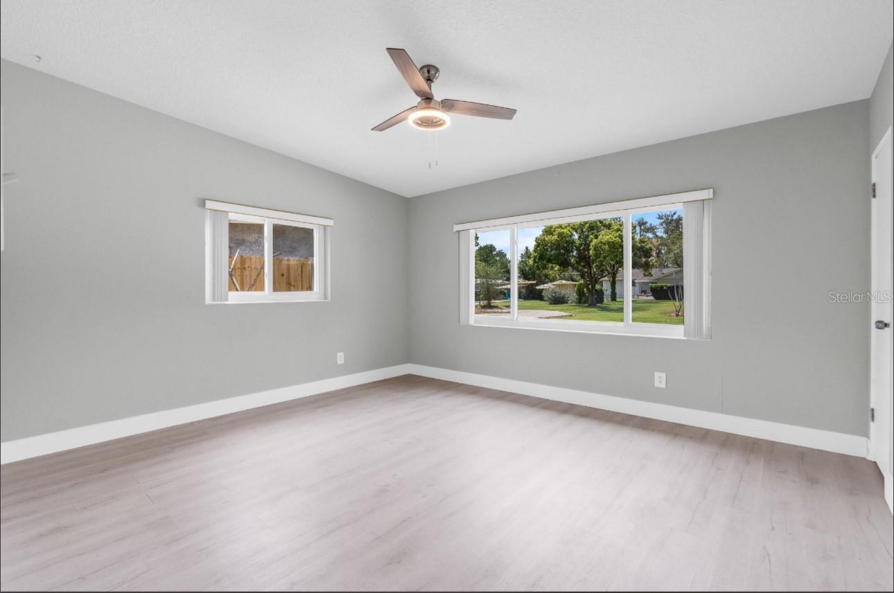 Image 15 of 39 For 2215 Woodcrest Drive