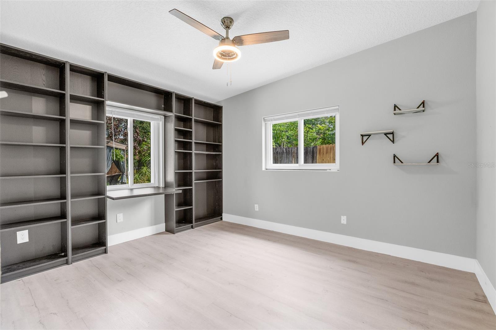 Image 18 of 39 For 2215 Woodcrest Drive