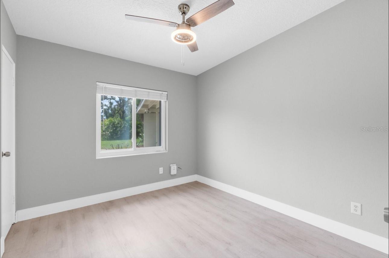 Image 20 of 39 For 2215 Woodcrest Drive