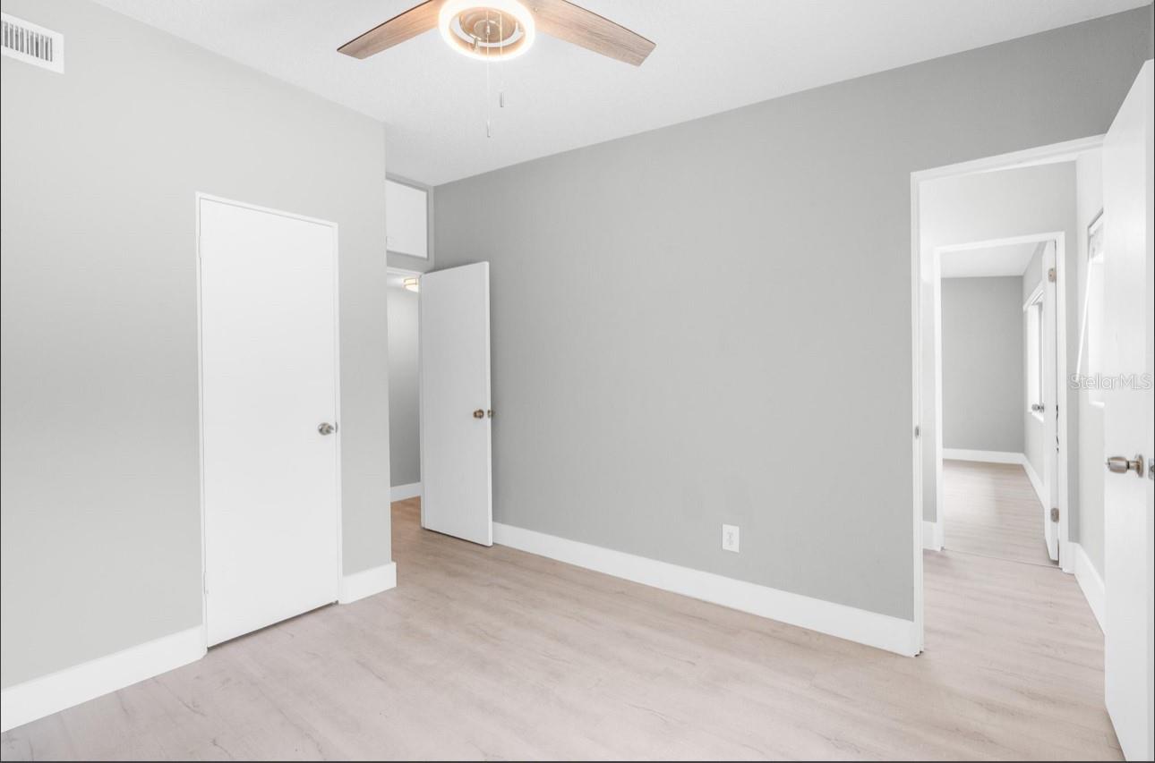 Image 22 of 39 For 2215 Woodcrest Drive
