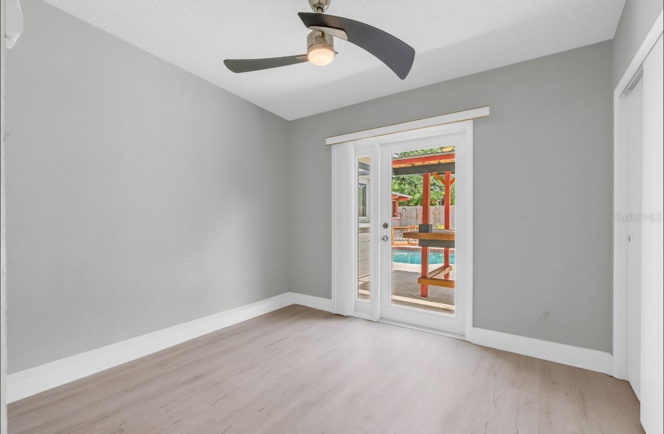Image 23 of 39 For 2215 Woodcrest Drive
