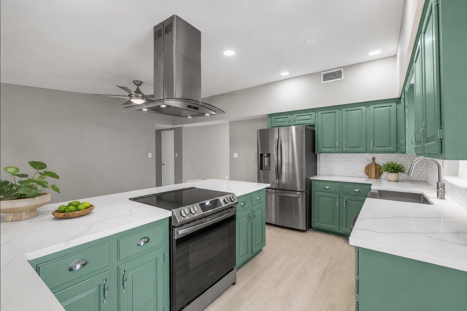 Image 9 of 39 For 2215 Woodcrest Drive