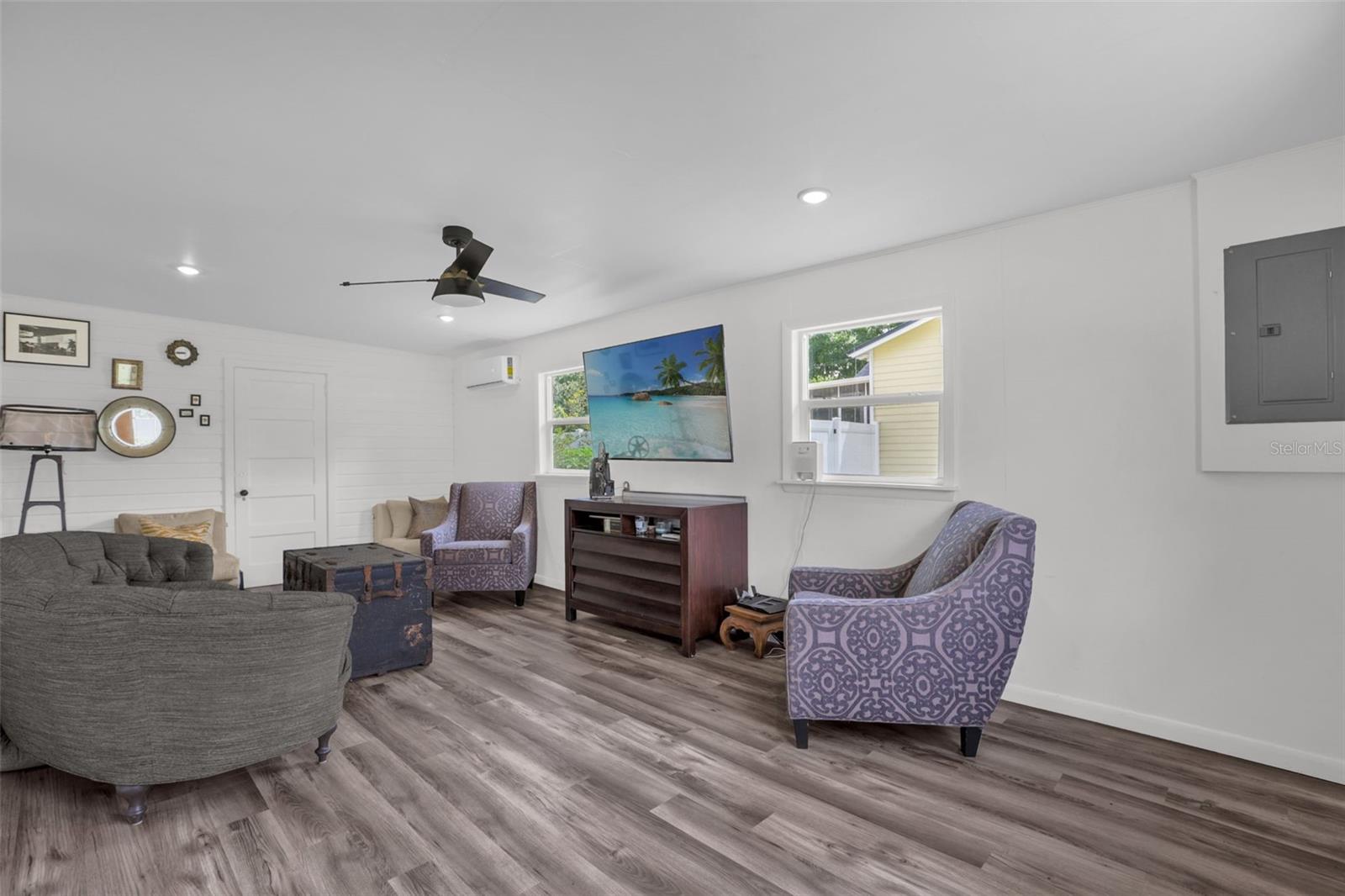 Image 4 of 17 For 809 Grandview Avenue