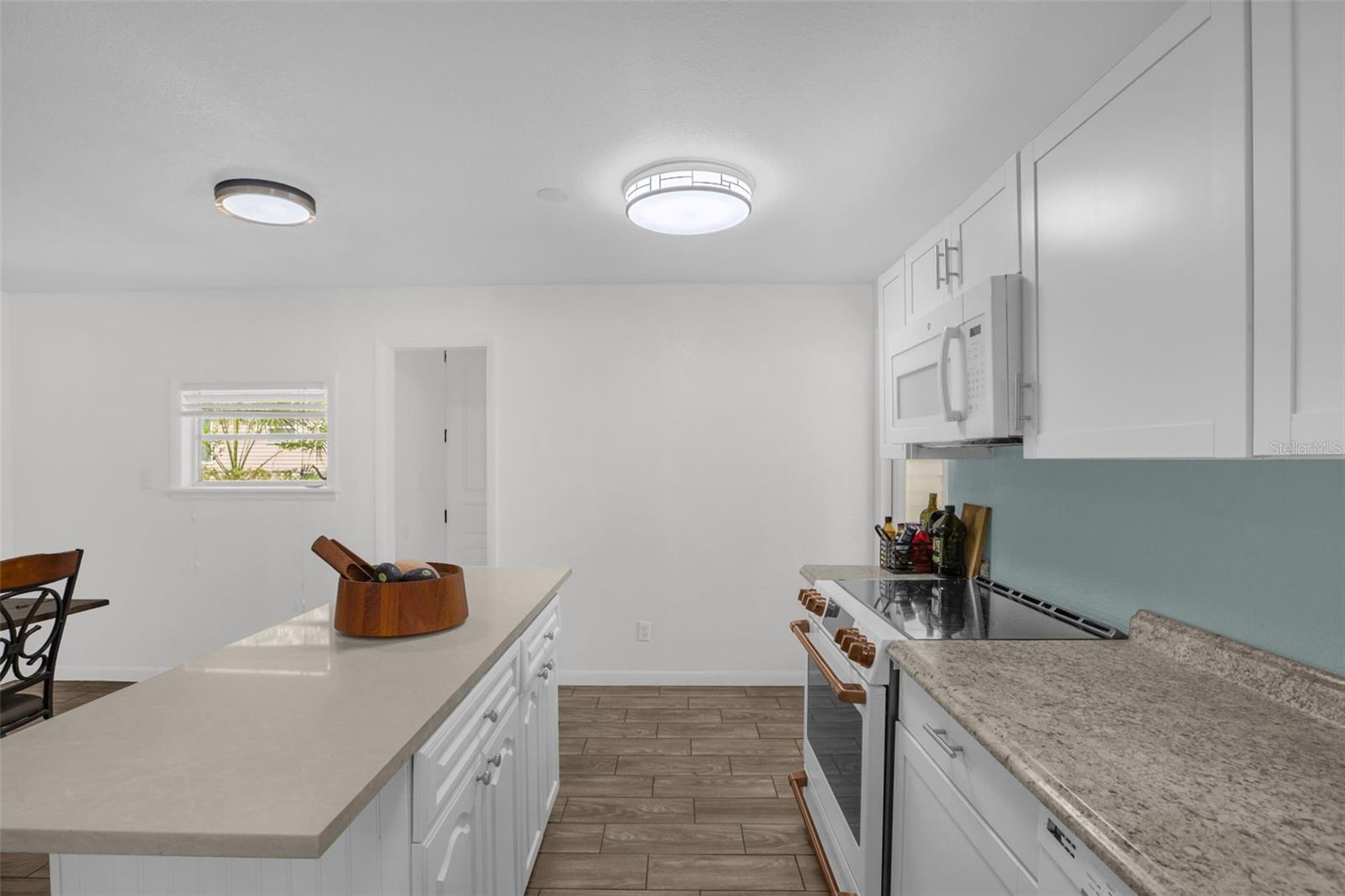 Image 5 of 17 For 809 Grandview Avenue