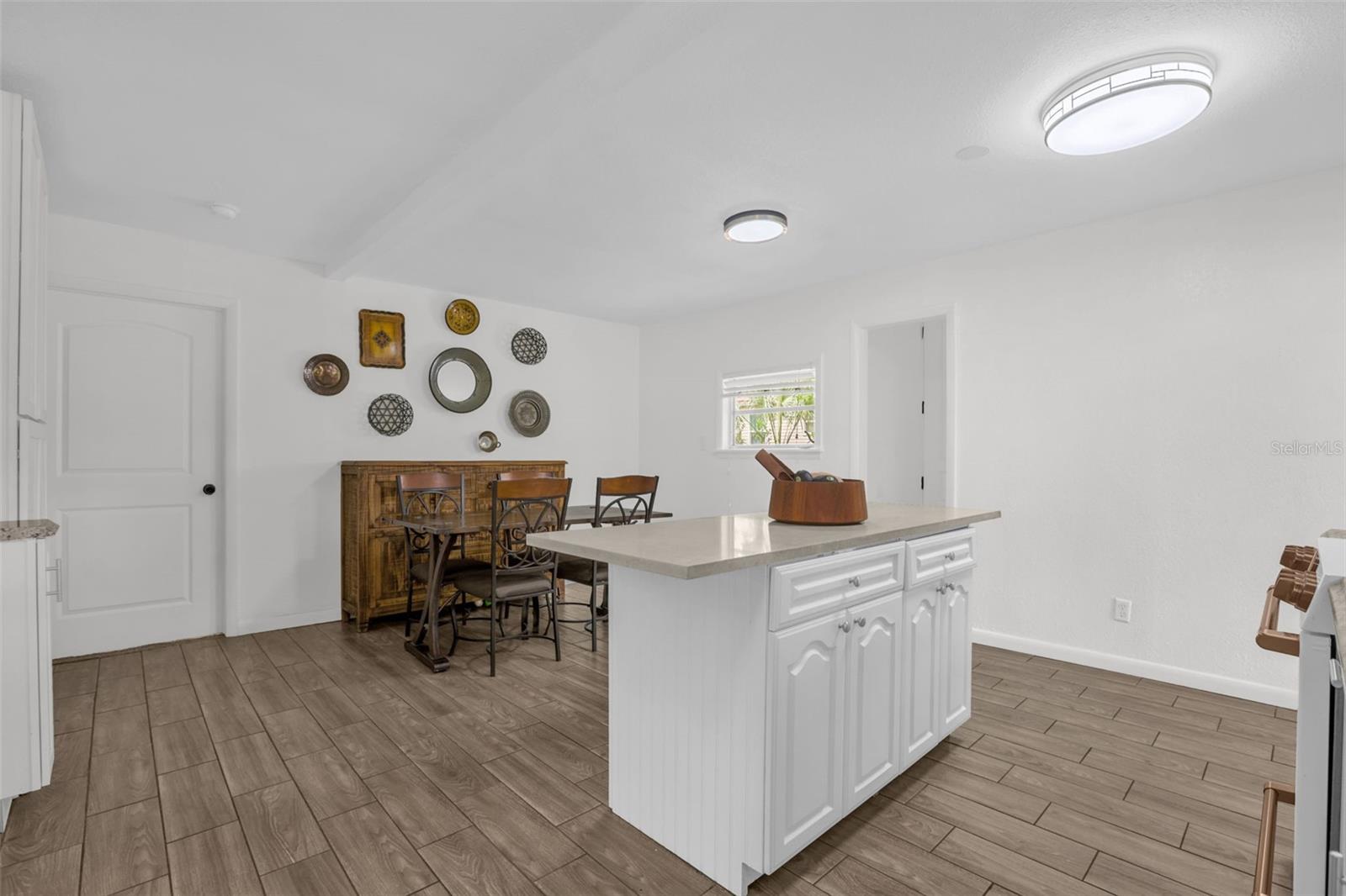 Image 6 of 17 For 809 Grandview Avenue