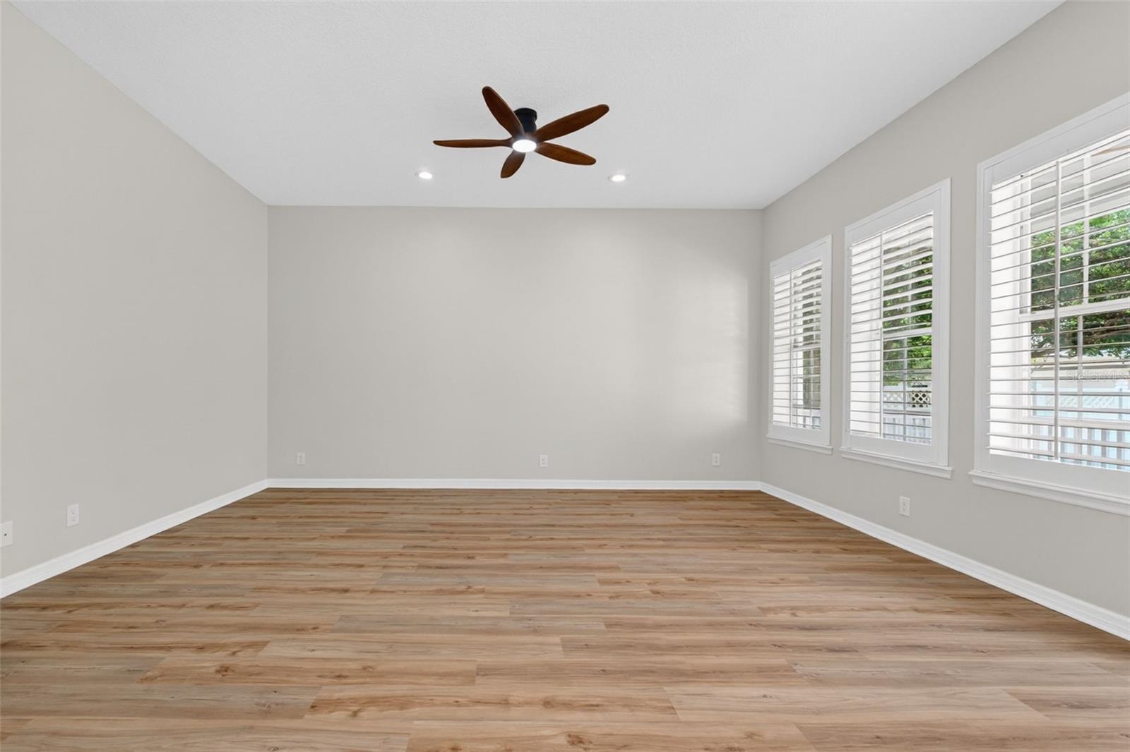Image 17 of 99 For 506 Greenbrier Avenue