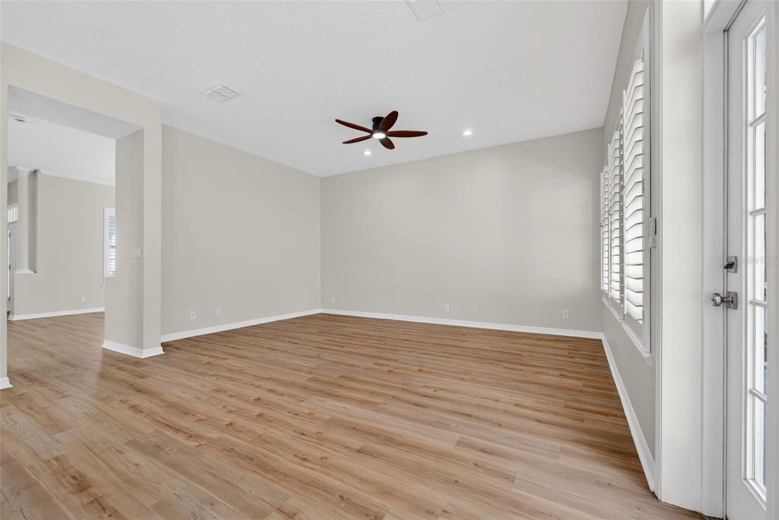 Image 19 of 99 For 506 Greenbrier Avenue