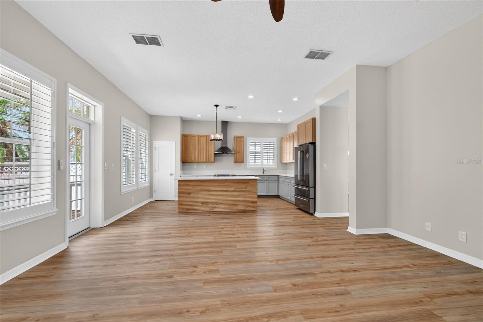 Image 21 of 99 For 506 Greenbrier Avenue