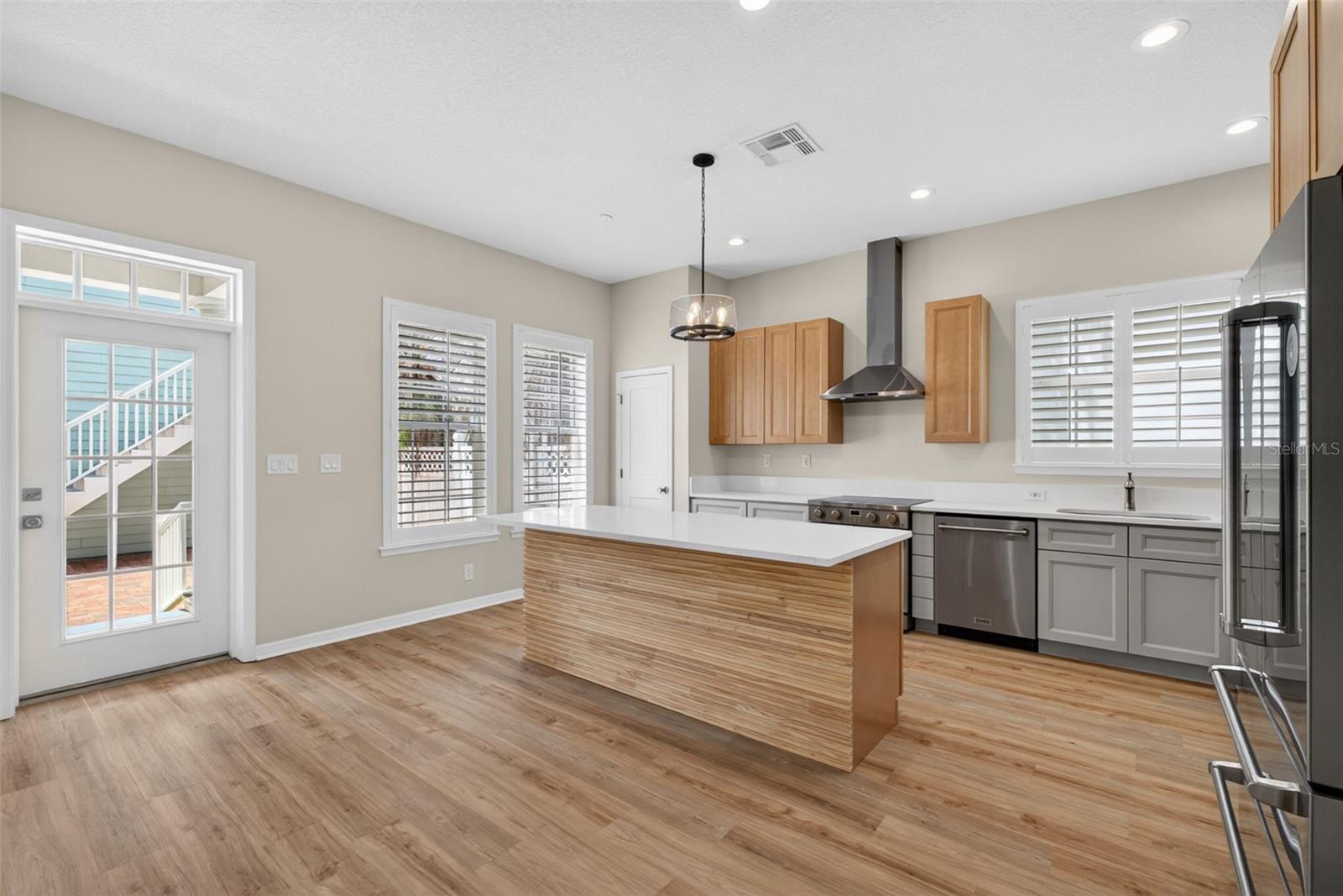 Image 23 of 99 For 506 Greenbrier Avenue