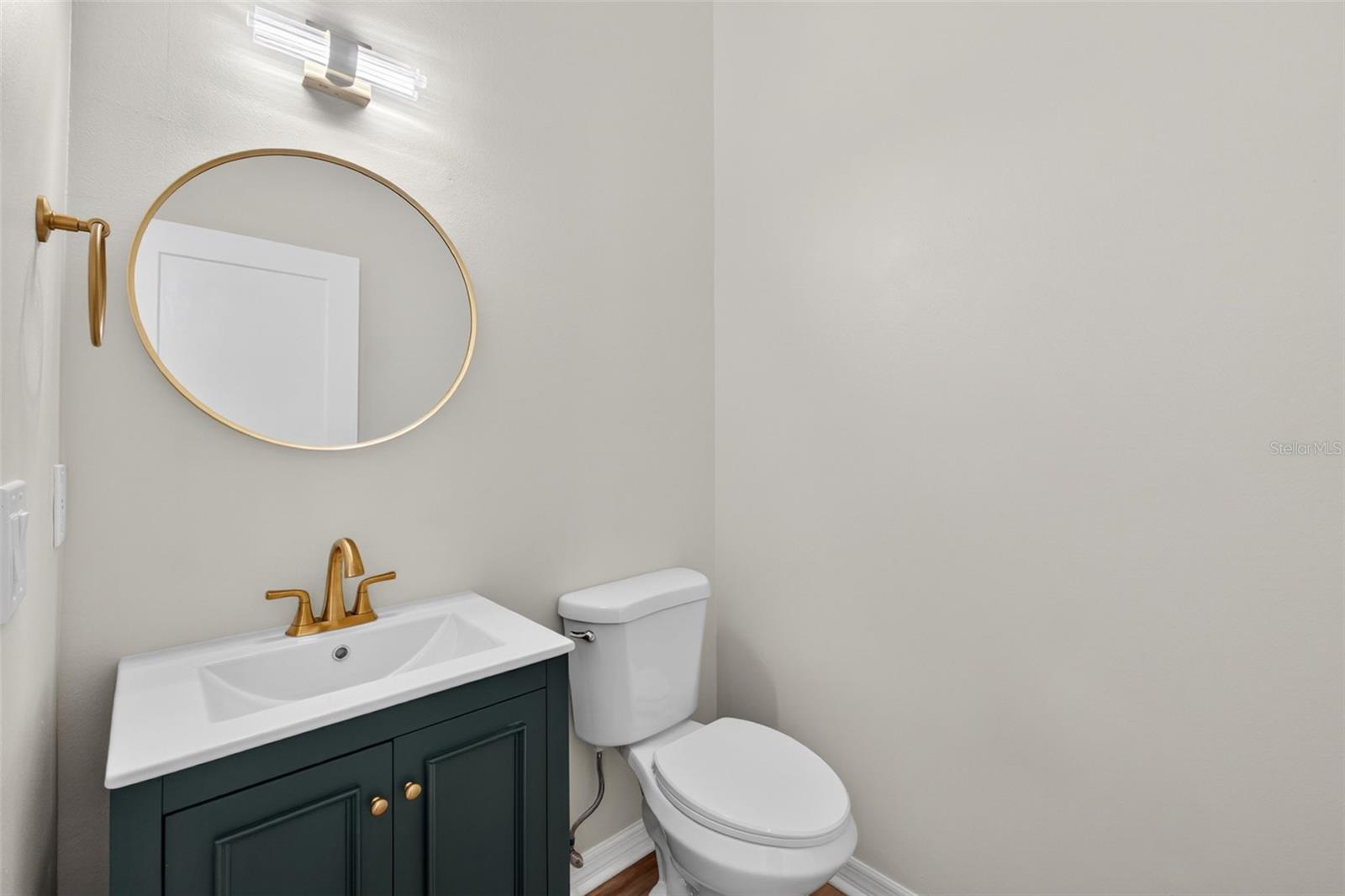 Image 32 of 99 For 506 Greenbrier Avenue