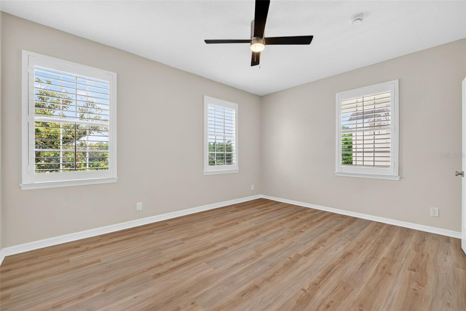 Image 35 of 99 For 506 Greenbrier Avenue