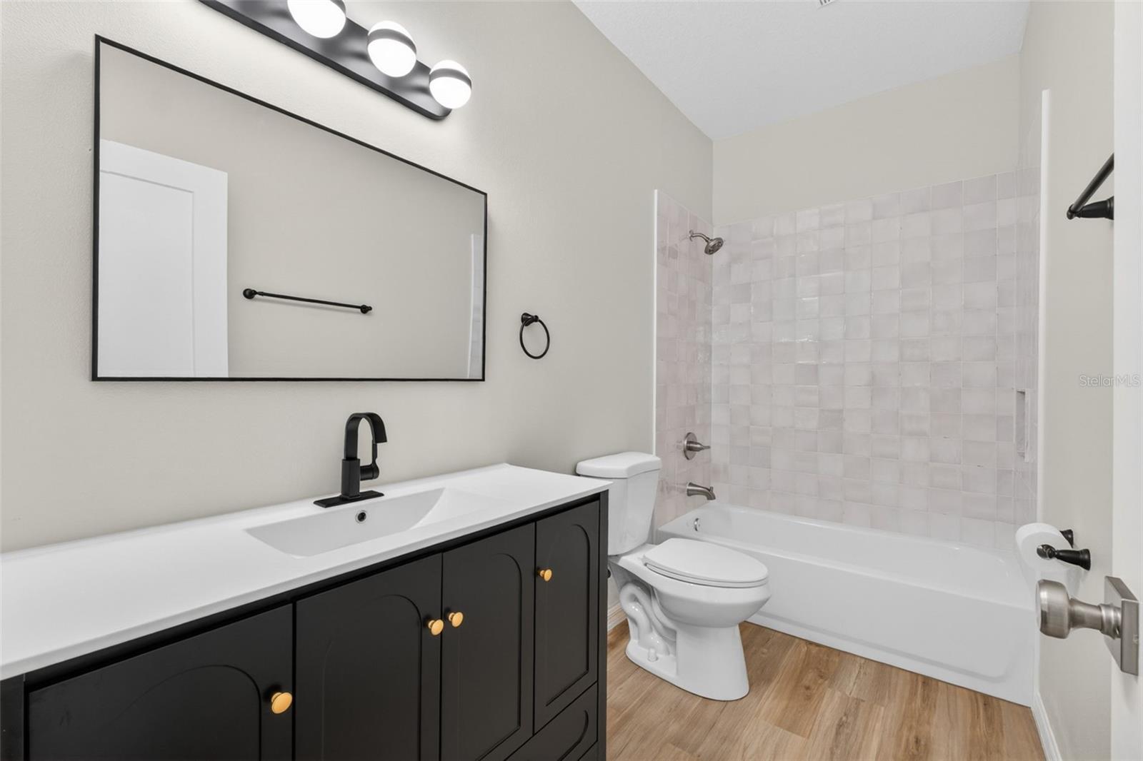 Image 37 of 99 For 506 Greenbrier Avenue