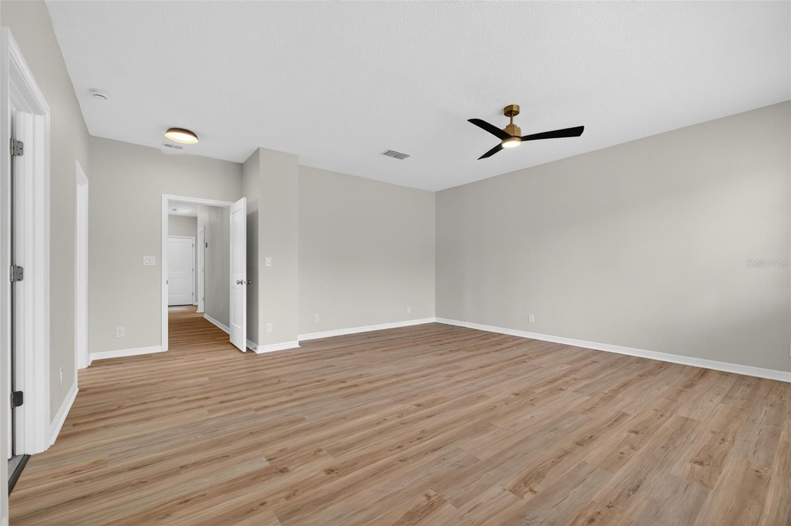 Image 45 of 99 For 506 Greenbrier Avenue