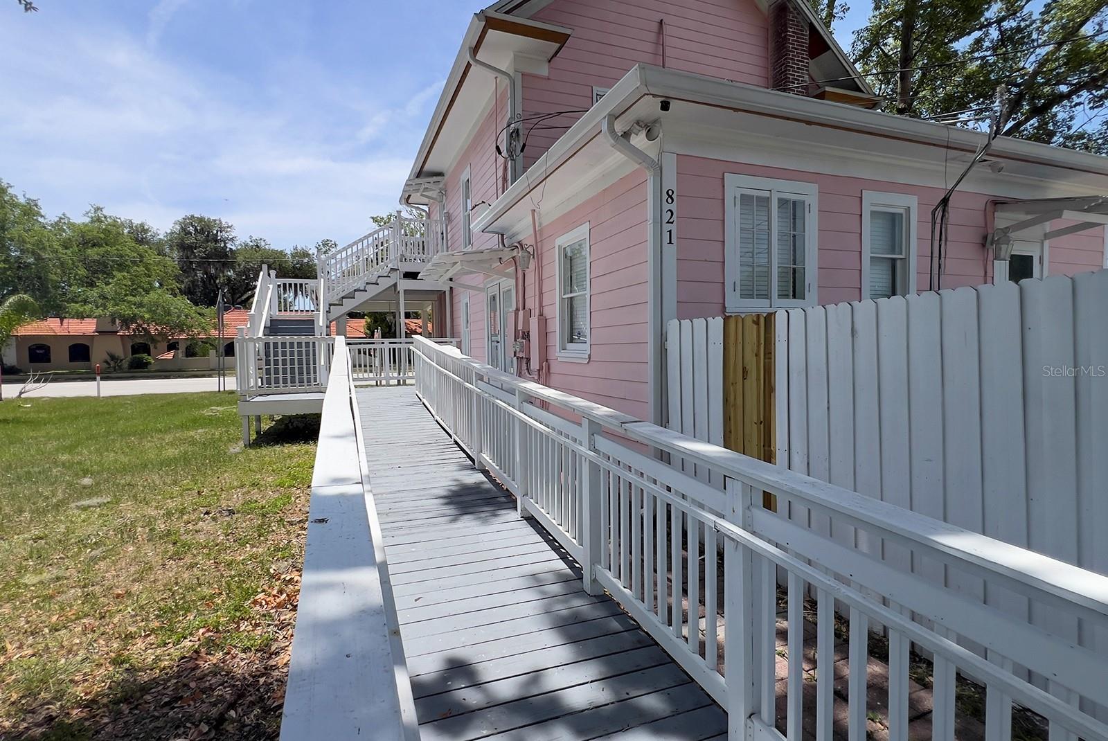 Image 11 of 66 For 821 Emmett Street