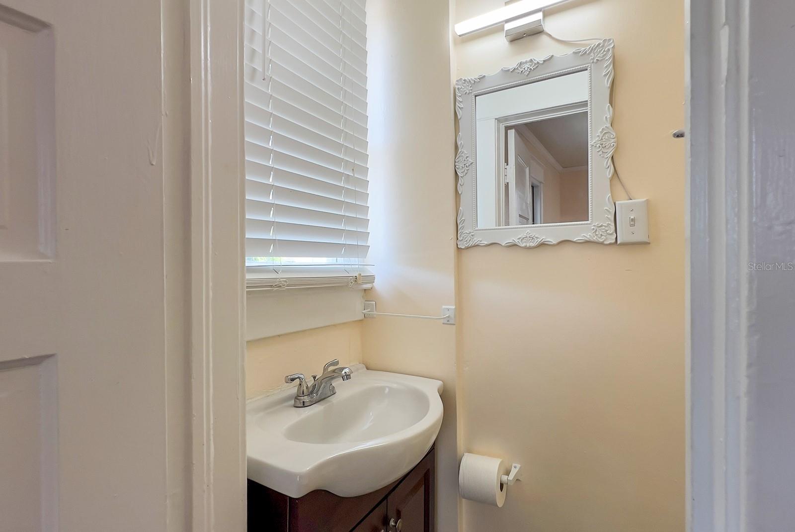 Image 32 of 66 For 821 Emmett Street