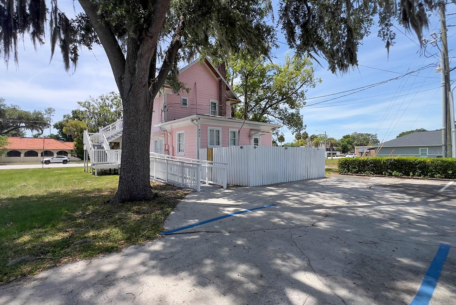 Image 4 of 66 For 821 Emmett Street