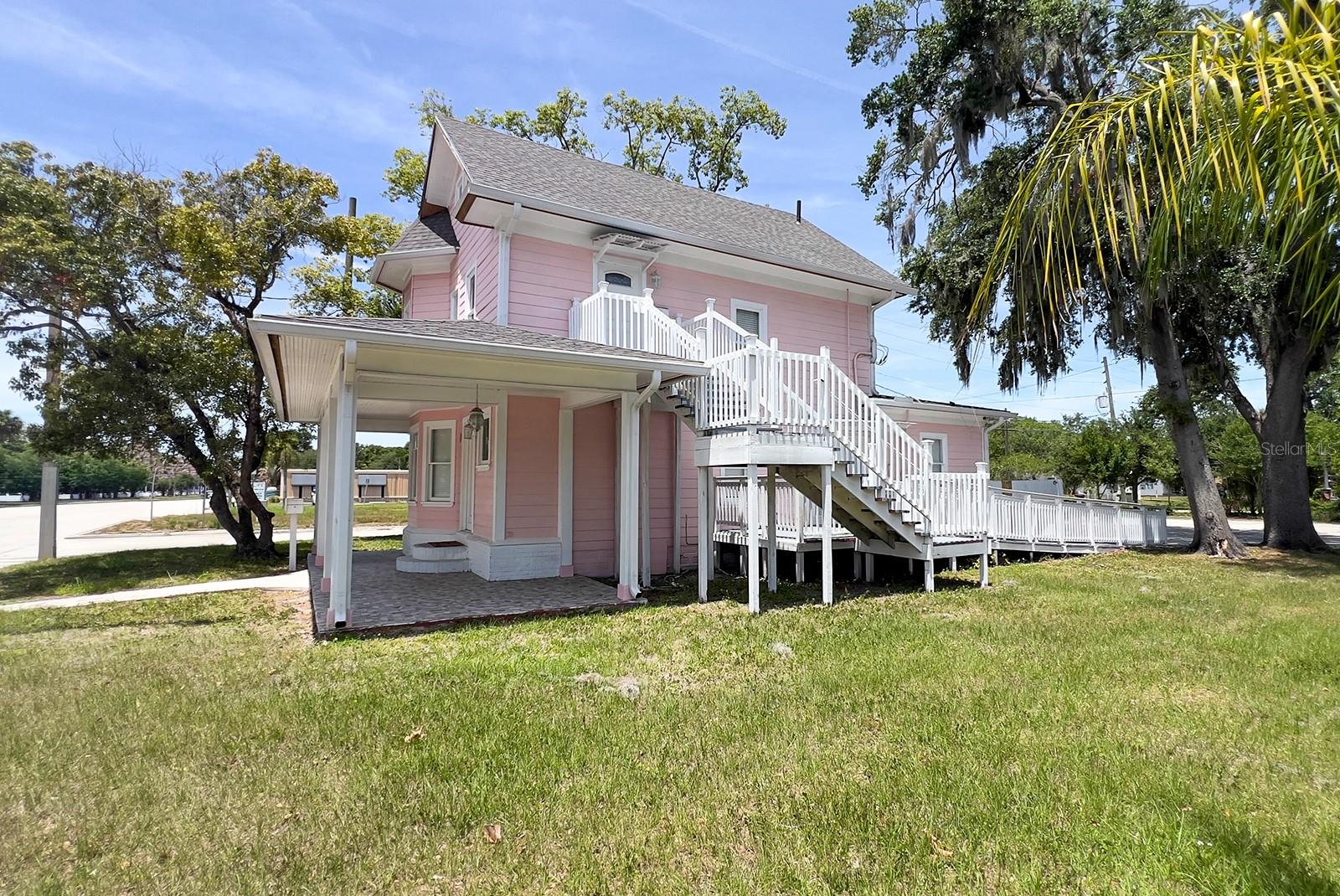 Image 9 of 66 For 821 Emmett Street