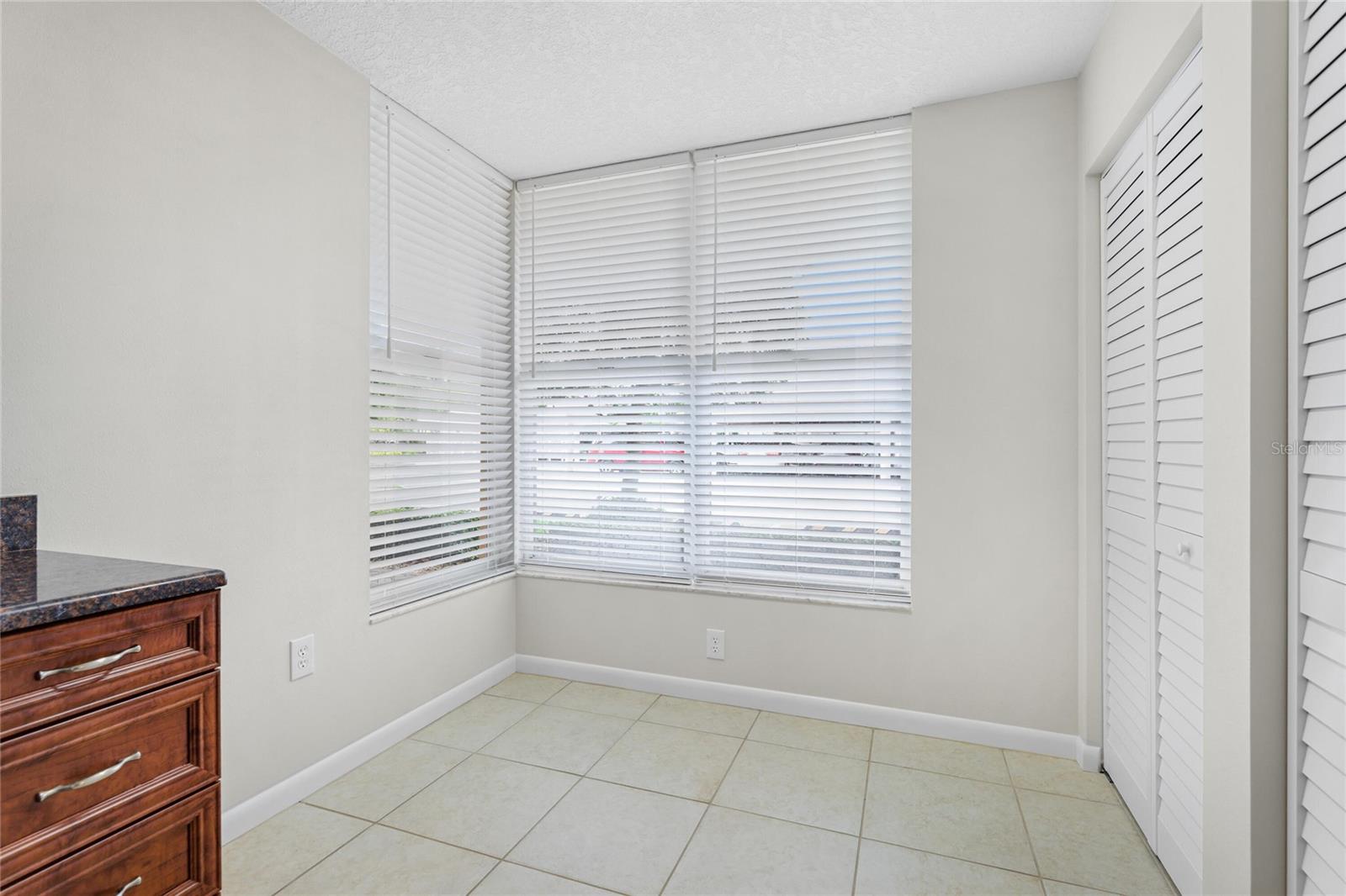 Image 17 of 29 For 4550 Pinebrook  106