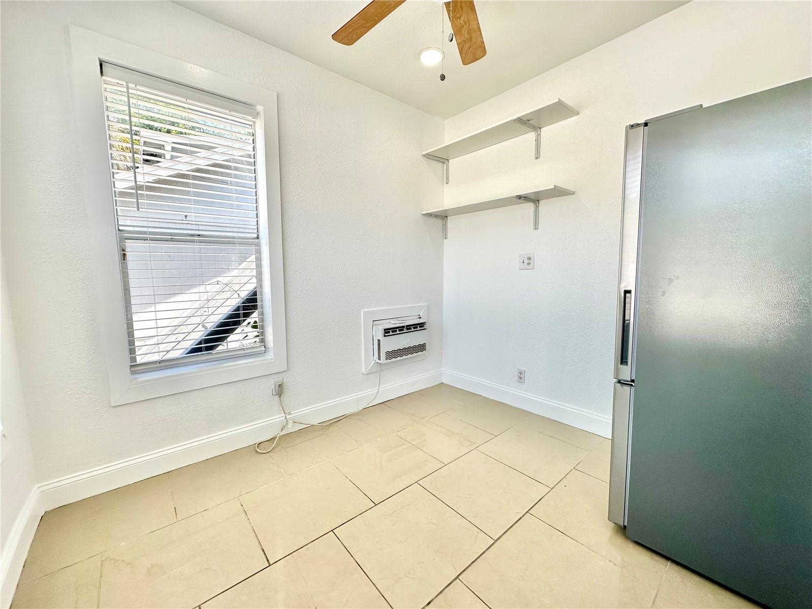 Listing photo id 2 for 503 Ridgewood Avenue 1
