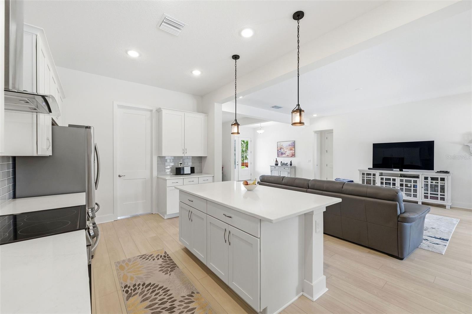 Image 11 of 41 For 326 Delaware Avenue