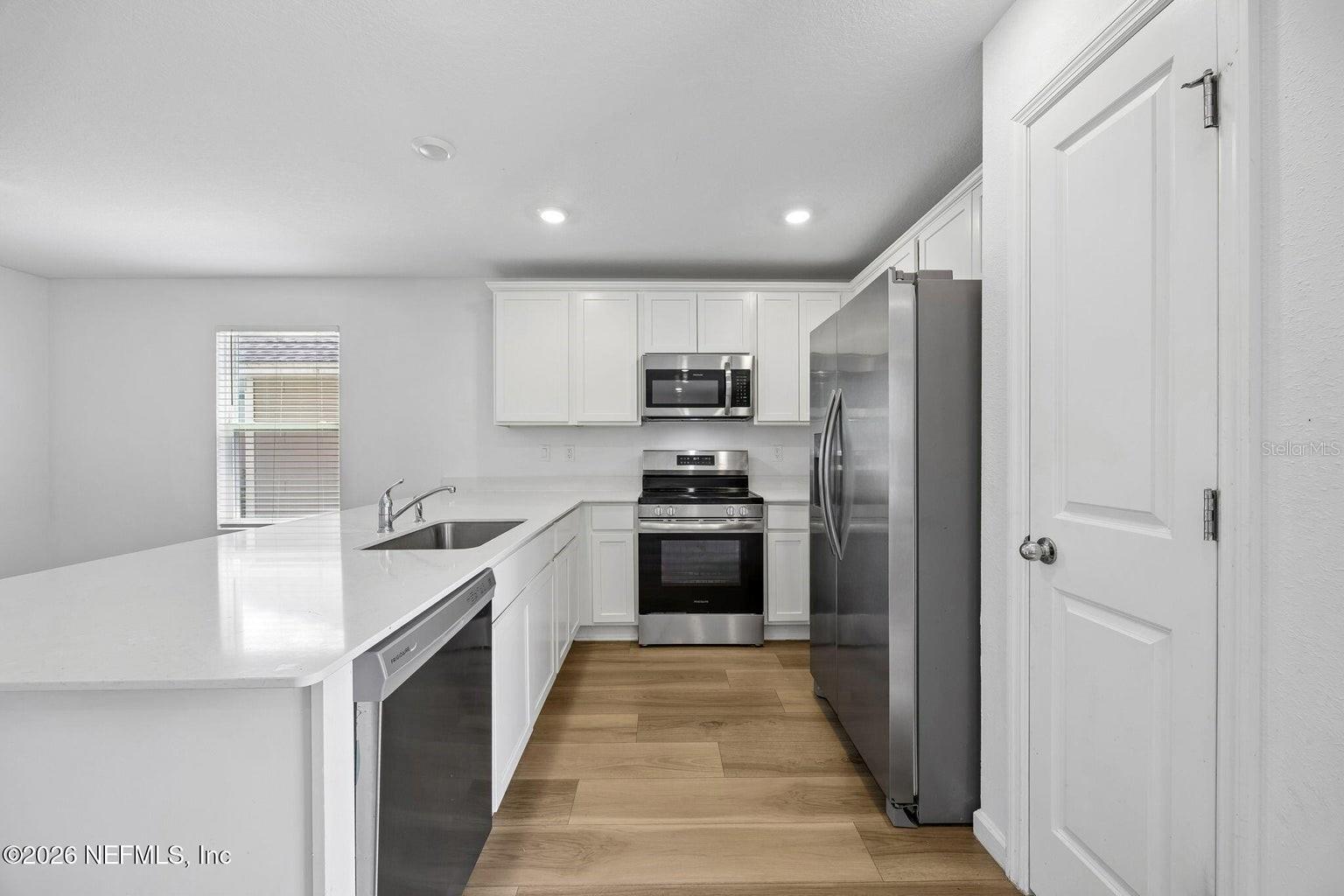 Listing photo id 10 for 3460 Mildred Way